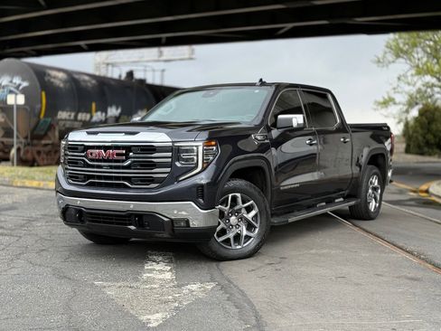 Used 2022 GMC Sierra 1500 SLT w/ SLT Premium Plus Package AWD/4WD image 7