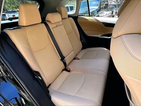 Used 2021 Toyota RAV4 LE image 22