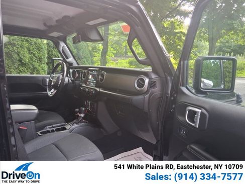 Used 2019 Jeep Wrangler Unlimited Sahara w/ Advanced Safety Group AWD/4WD image 6