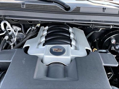 Used 2018 Cadillac Escalade Premium Luxury AWD/4WD image 32