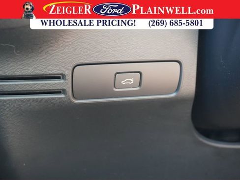 Used 2023 Volvo XC40 B5 Plus w/ Protection Package Premier image 31