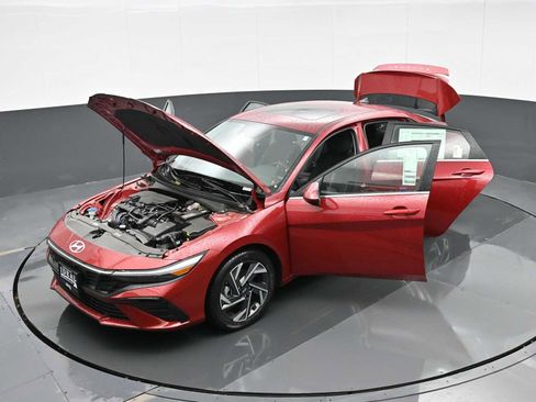 Used 2024 Hyundai Elantra SEL w/ Convenience Package image 37