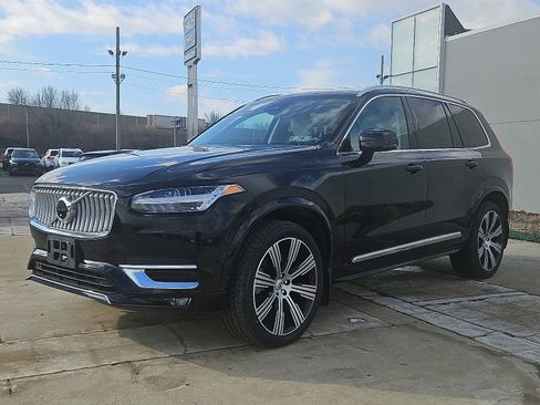Certified 2023 Volvo XC90 B6 Ultimate w/ Protection Package image 3