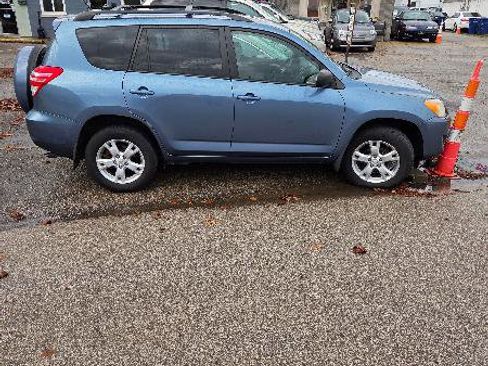 Used 2012 Toyota RAV4 FWD w/ Upgrade Value Pkg image 4