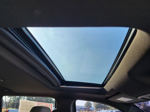 Used 2022 GMC Sierra 1500 SLT w/ SLT Premium Plus Package image 11