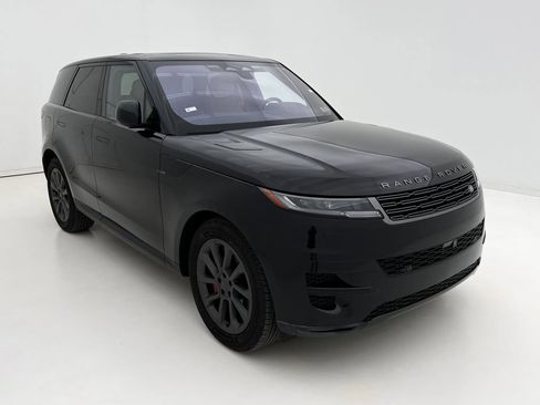 Used 2023 Land Rover Range Rover Sport SE image 2