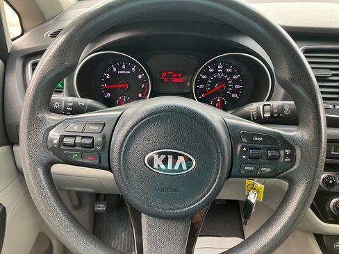 Used 2015 Kia Sedona LX w/ LX Convenience Package image 17