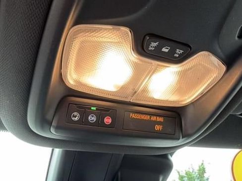Used 2025 Chevrolet TrailBlazer RS w/ Convenience Package AWD/4WD image 31
