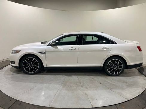 Used 2018 Ford Taurus Limited image 8