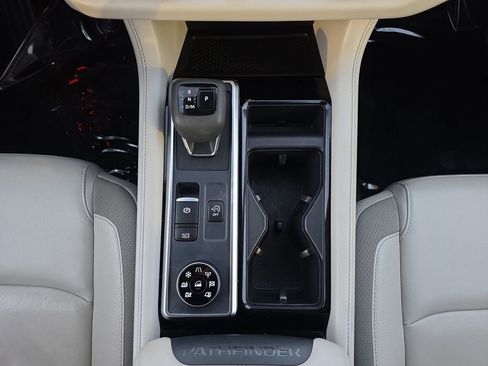 Used 2024 Nissan Pathfinder SL w/ SL Premium Package image 12