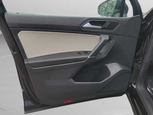 Used 2020 Volkswagen Tiguan SE w/ Panoramic Sunroof Package FWD image 15