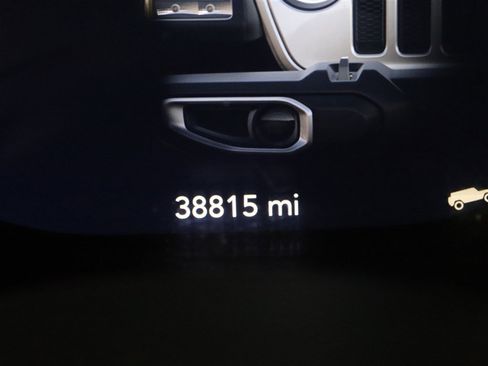 Used 2018 Jeep Wrangler Unlimited Sahara image 20