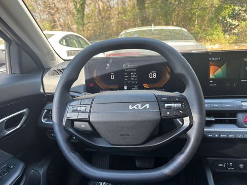 Used 2025 Kia K4 LXS image 35
