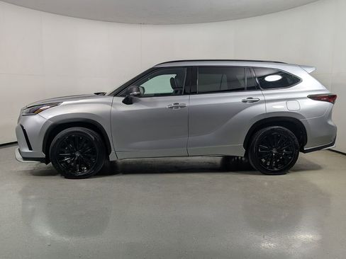 Used 2024 Toyota Highlander XSE FWD image 4