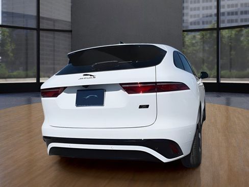 New 2026 Jaguar F-PACE R-Dynamic S image 8