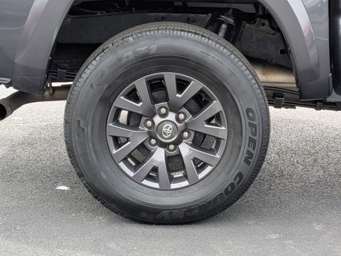 Used 2023 Toyota Tacoma SR5 AWD/4WD image 12