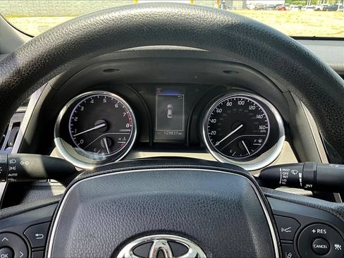 Used 2019 Toyota Camry LE FWD image 14