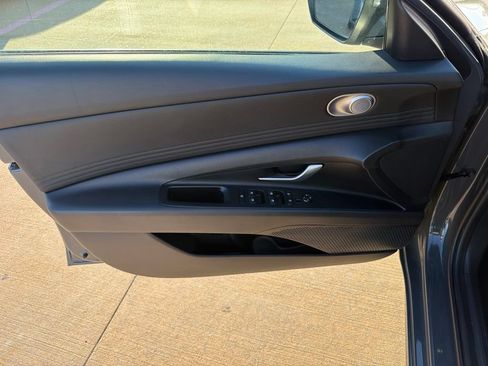 Used 2025 Hyundai Elantra SEL FWD image 12