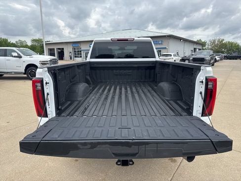Used 2025 GMC Sierra 2500 SLT AWD/4WD image 13