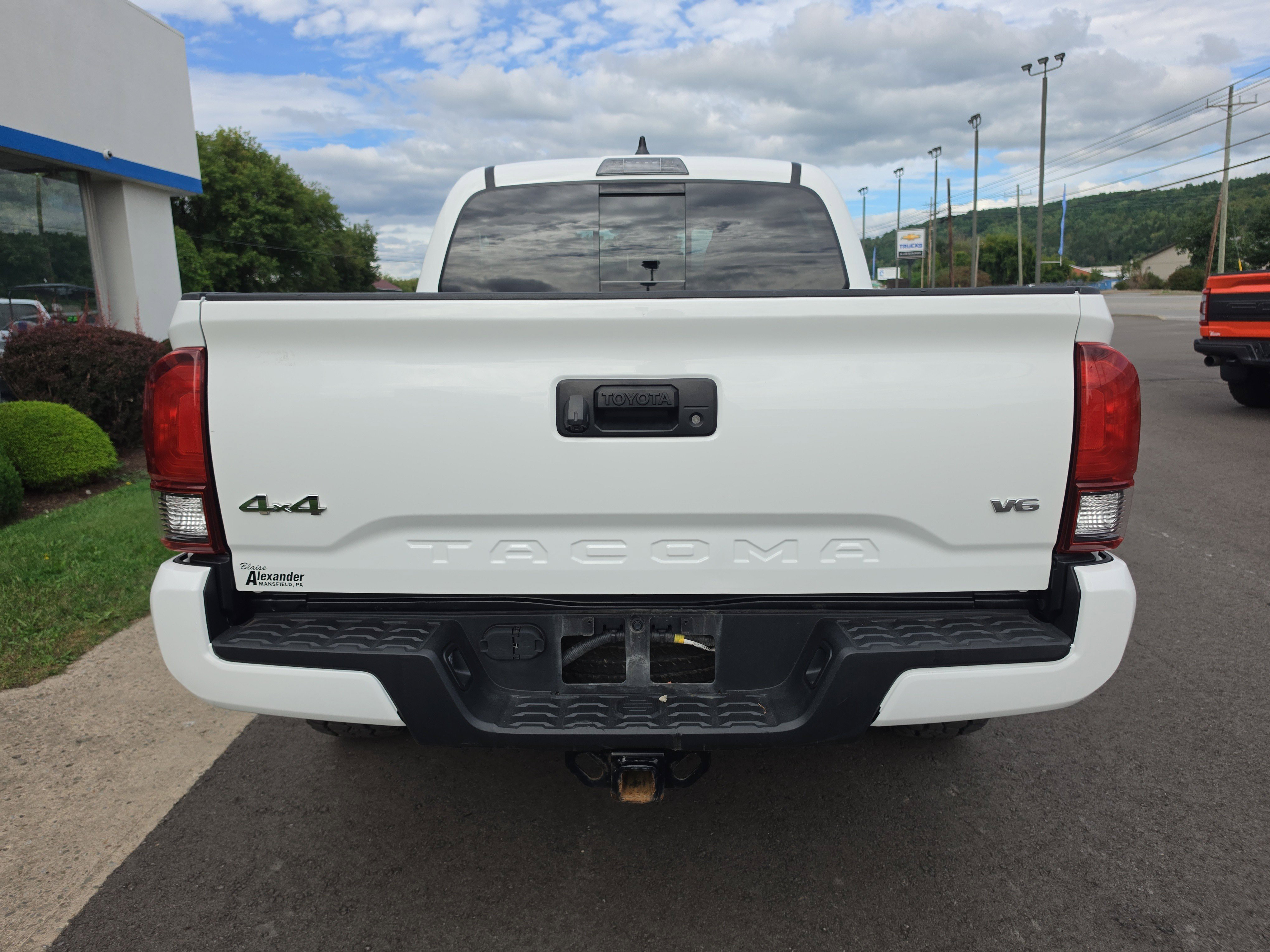 Used 2022 Toyota Tacoma SR5 w/ Technology Package AWD/4WD image 31