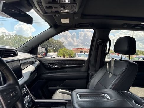 Used 2023 GMC Yukon XL Denali AWD/4WD image 24