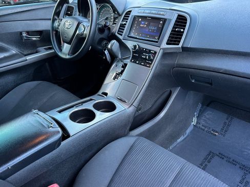 Used 2014 Toyota Venza LE image 18