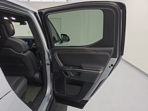Used 2022 Rivian R1T Adventure AWD/4WD image 18