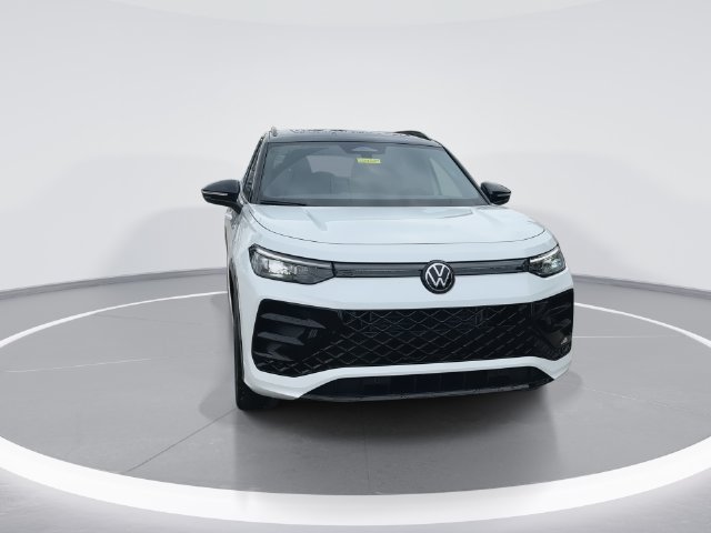 New 2026 Volkswagen Tiguan SE R-Line AWD/4WD image 3