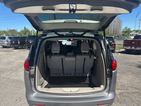 Used 2021 Chrysler Voyager Lxi FWD image 14