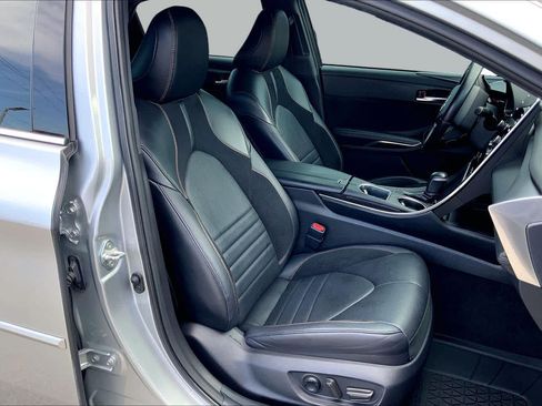 Used 2021 Toyota Avalon Touring FWD image 9