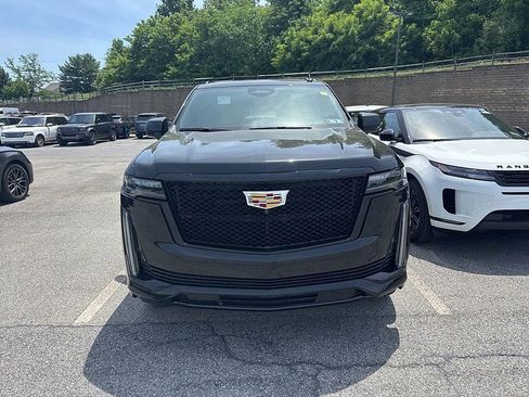 Used 2023 Cadillac Escalade ESV Sport w/ LPO, Floor Liner Package AWD/4WD image 2