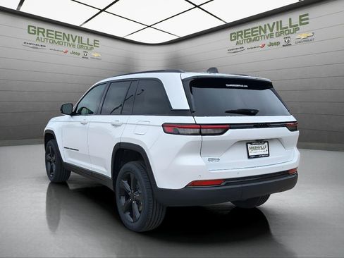 New 2025 Jeep Grand Cherokee Altitude RWD image 5