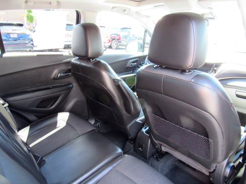 Used 2018 Chevrolet Trax LT w/ Sun & Sound Package FWD image 35