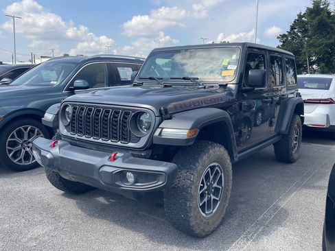 Used 2024 Jeep Wrangler Unlimited Rubicon w/ Convenience Group AWD/4WD image 3