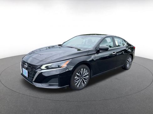 Used 2025 Nissan Altima 2.5 SV FWD image 4