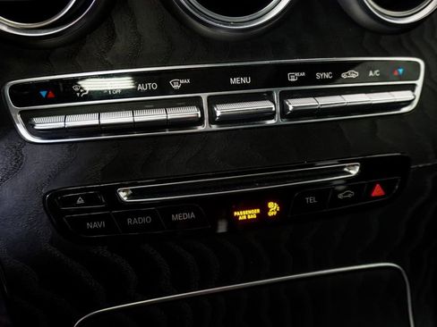 Used 2018 Mercedes-Benz GLC 300 4MATIC w/ Premium Package image 25