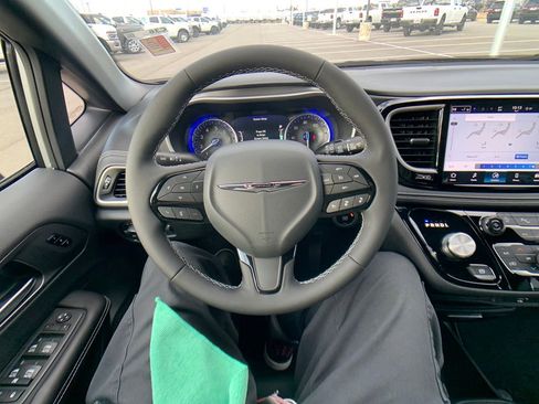 New 2026 Chrysler Pacifica Select w/ S Appearance Package image 16