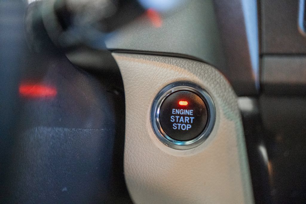 Used 2017 Toyota Sienna XLE w/ XLE Navigation Package FWD image 22