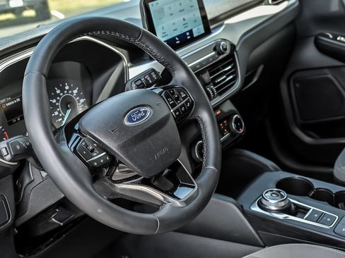 Certified 2022 Ford Escape SE w/ Cold Weather Package AWD/4WD image 18