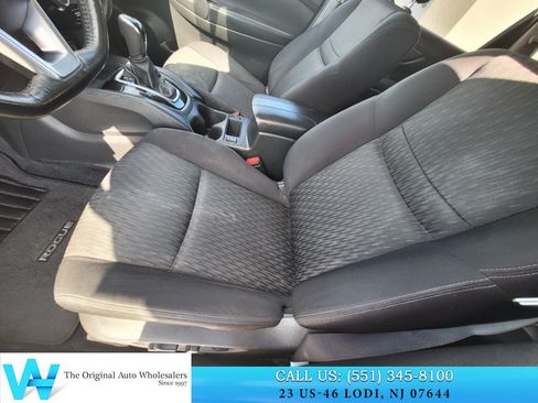 Used 2019 Nissan Rogue SV w/ Premium Package AWD/4WD image 14
