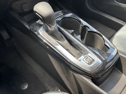 Used 2025 Chevrolet Trax LT image 40