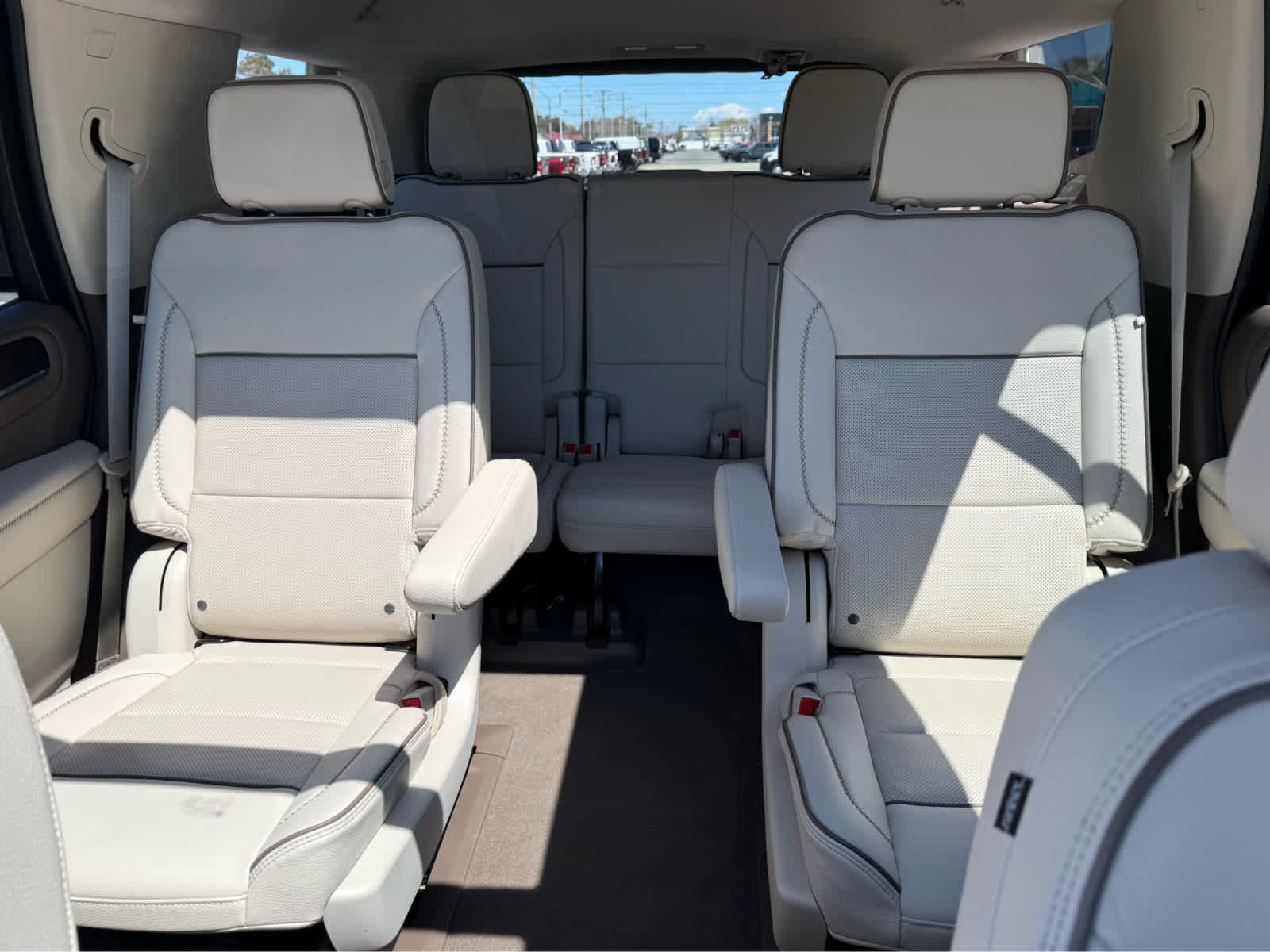 Used 2023 GMC Yukon Denali AWD/4WD image 34