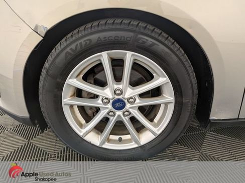 Used 2015 Ford Focus SE w/ SE Cold Weather Package FWD image 41