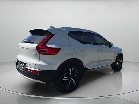 Used 2023 Volvo XC40 B5 Plus image 28