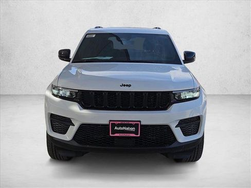 New 2025 Jeep Grand Cherokee Altitude image 5