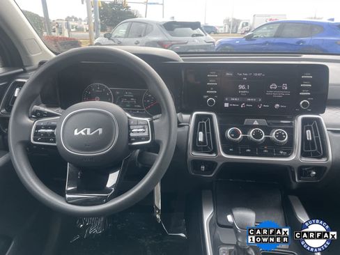Used 2023 Kia Sorento LX image 9