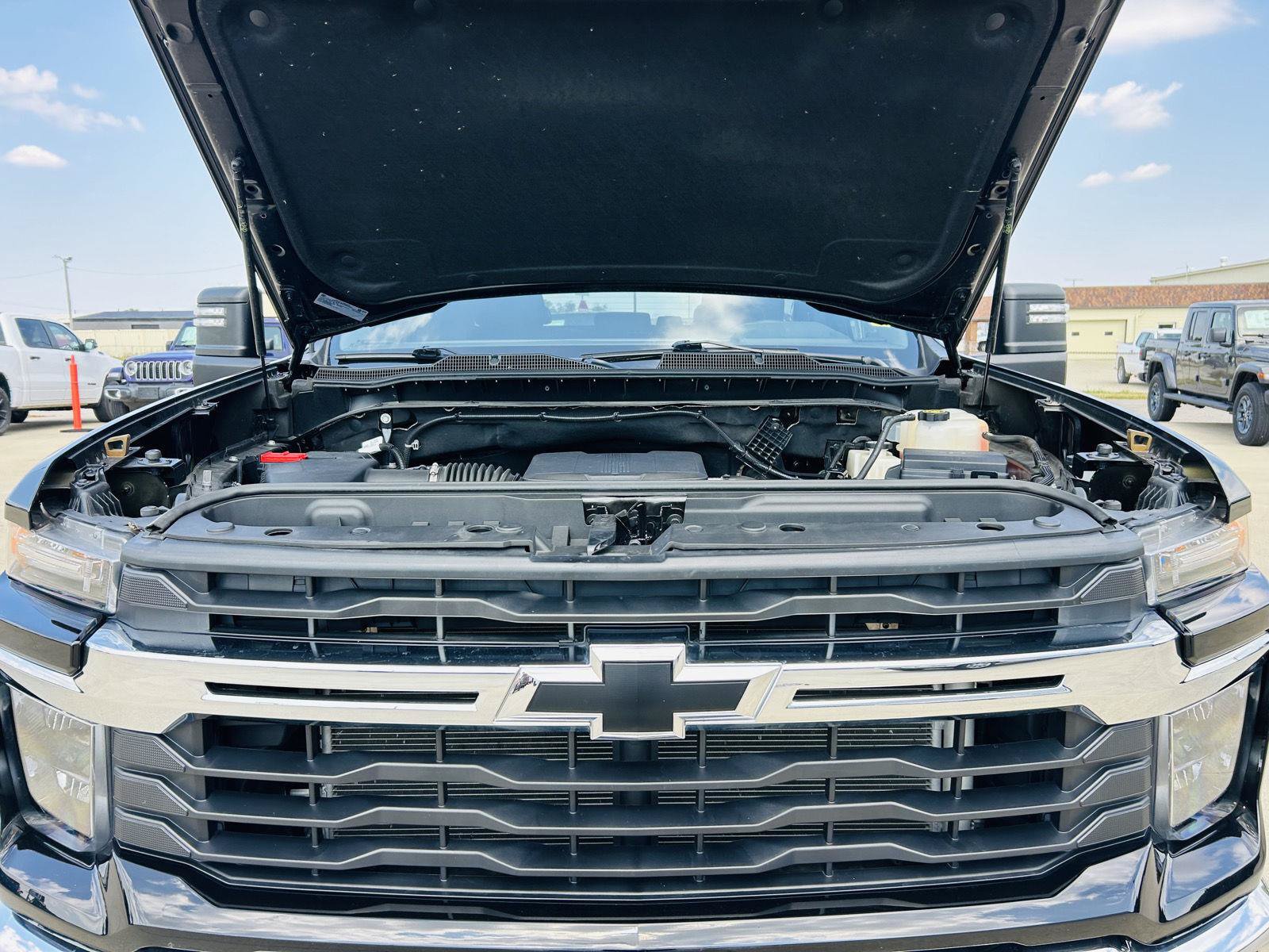 Used 2024 Chevrolet Silverado 2500 LT AWD/4WD image 39