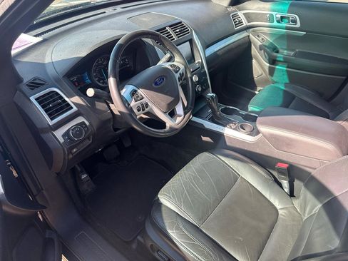 Used 2015 Ford Explorer XLT w/ Equipment Group 202B FWD image 9
