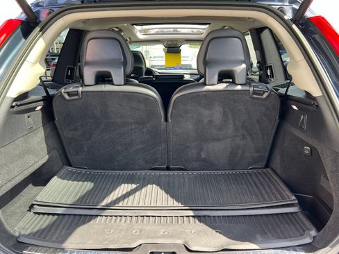Used 2023 Volvo XC90 B5 Core AWD/4WD image 18
