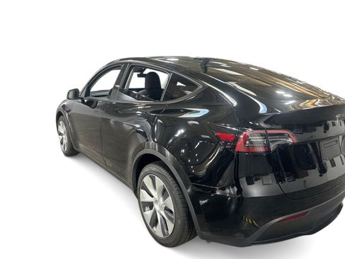 Certified 2023 Tesla Model Y Long Range AWD/4WD image 4
